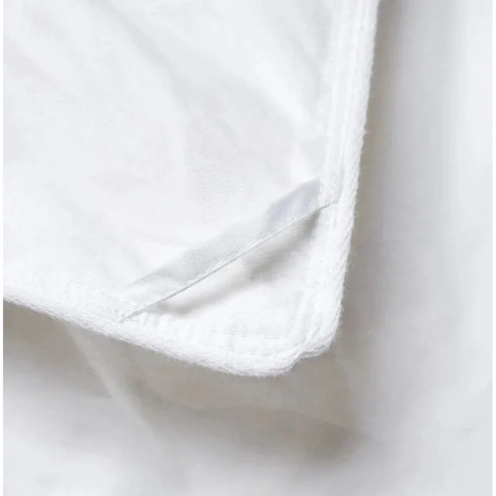 New Quince TWIN  Lightweight Premium Down Alternative Comforter All Season